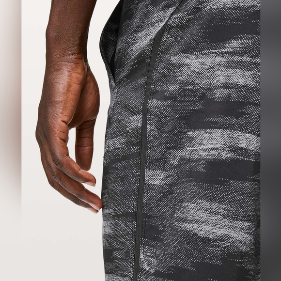 Lululemon Pace Breaker Short *9" UpdatedGlitch Camo Moon Blue Black Granite M - Picture 3 of 9